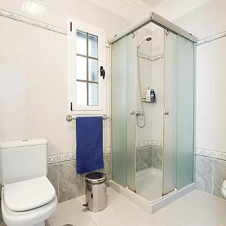 فيلة Puerto Del Carmen Sleeps 8 Air Con Wifi *