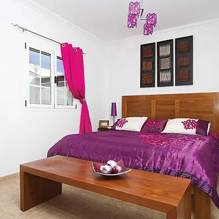 فيلة Puerto Del Carmen Sleeps 8 Air Con Wifi *