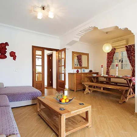 Puerto Del Carmen Sleeps 8 Air Con Wifi *